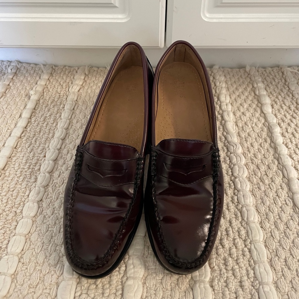 Size 8 Burgundy Bass Leather Weejun Penny Loafers